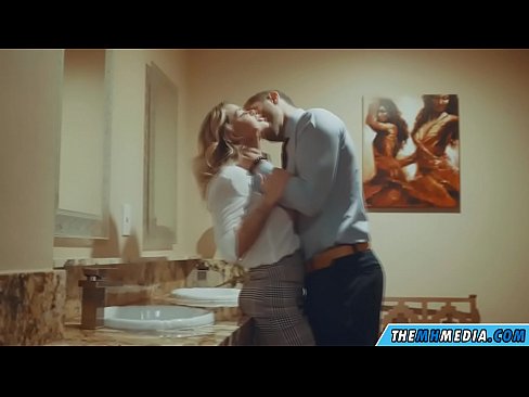 ❤️ Khi một cô gái tóc vàng busty quyến rũ bạn trong một nhà vệ sinh công cộng ❤️ Beautiful porn ở% vi.bassaniluigi.ru% ❌️❤